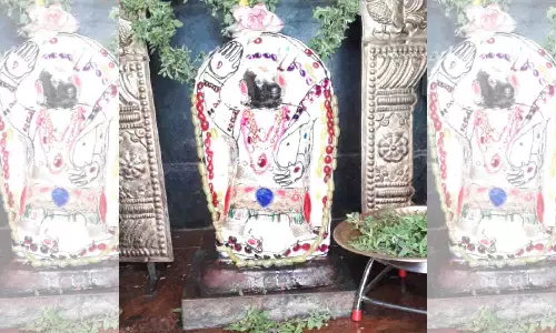 ஆஞ்சநேயருக்கு வெண்ணை காப்பு அலங்காரம்