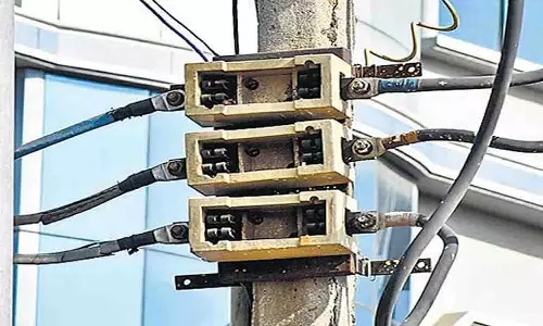 விதிகளை மீறிய சாய ஆலைகளின் மின் இணைப்பு துண்டிப்பு - அதிகாரிகள் அதிரடி நடவடிக்கை