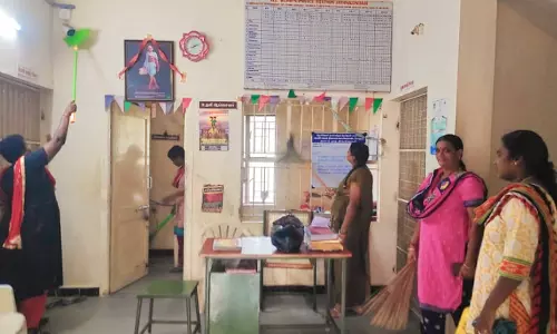 காவல் நிலையத்தில் தூய்மை  பணி