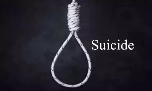 தூக்கு போட்டு வாலிபர் தற்கொலை