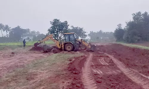 கிராவல் மண் கடத்தும் கும்பல் அட்டூழியம்