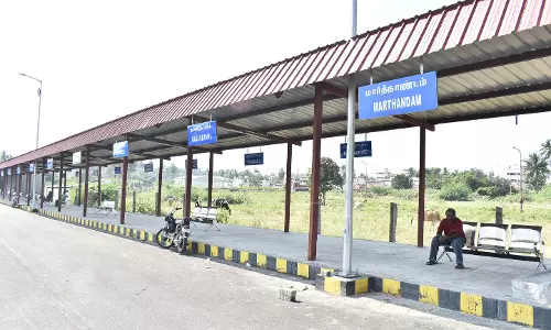 பயணிகள் இருக்கை, ஊர் பெயர்கள் பொருத்தும் பணி தீவிரம்