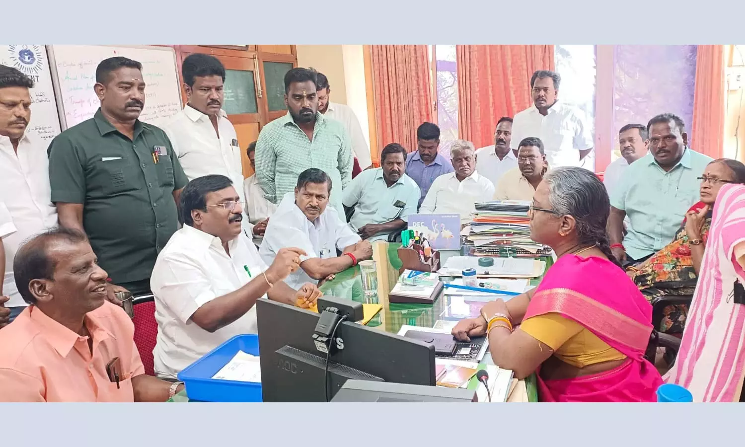 எம்.எல்.ஏ. பரிந்துரையின்றி உதவித் தொகை எப்படி வழங்க முடியும்?- அதிகாரியிடம், எதிர்கட்சித் தலைவர் கேள்வி எம்.எல்.ஏ. பரிந்துரையின்றி உதவித் தொகை எப்படி வழங்க முடியும்?- அதிகாரியிடம், எதிர்கட்சித் தலைவர் கேள்வி