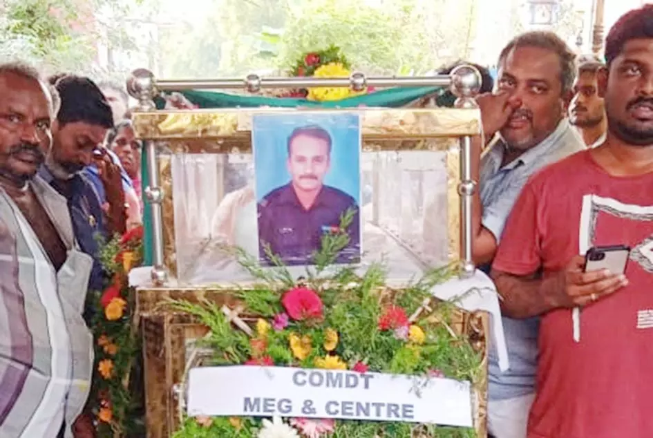 ஆந்திர மாநிலத்தில் உயிரிழந்த ராணுவ வீரரின் உடல் சொந்தஊரில் நல்லடக்கம்