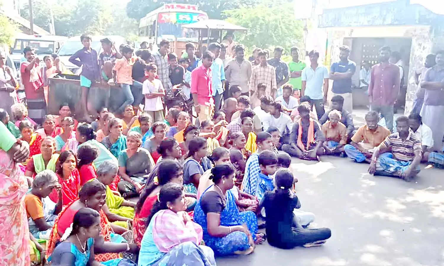 பொதுமக்கள் சாலை மறியல்