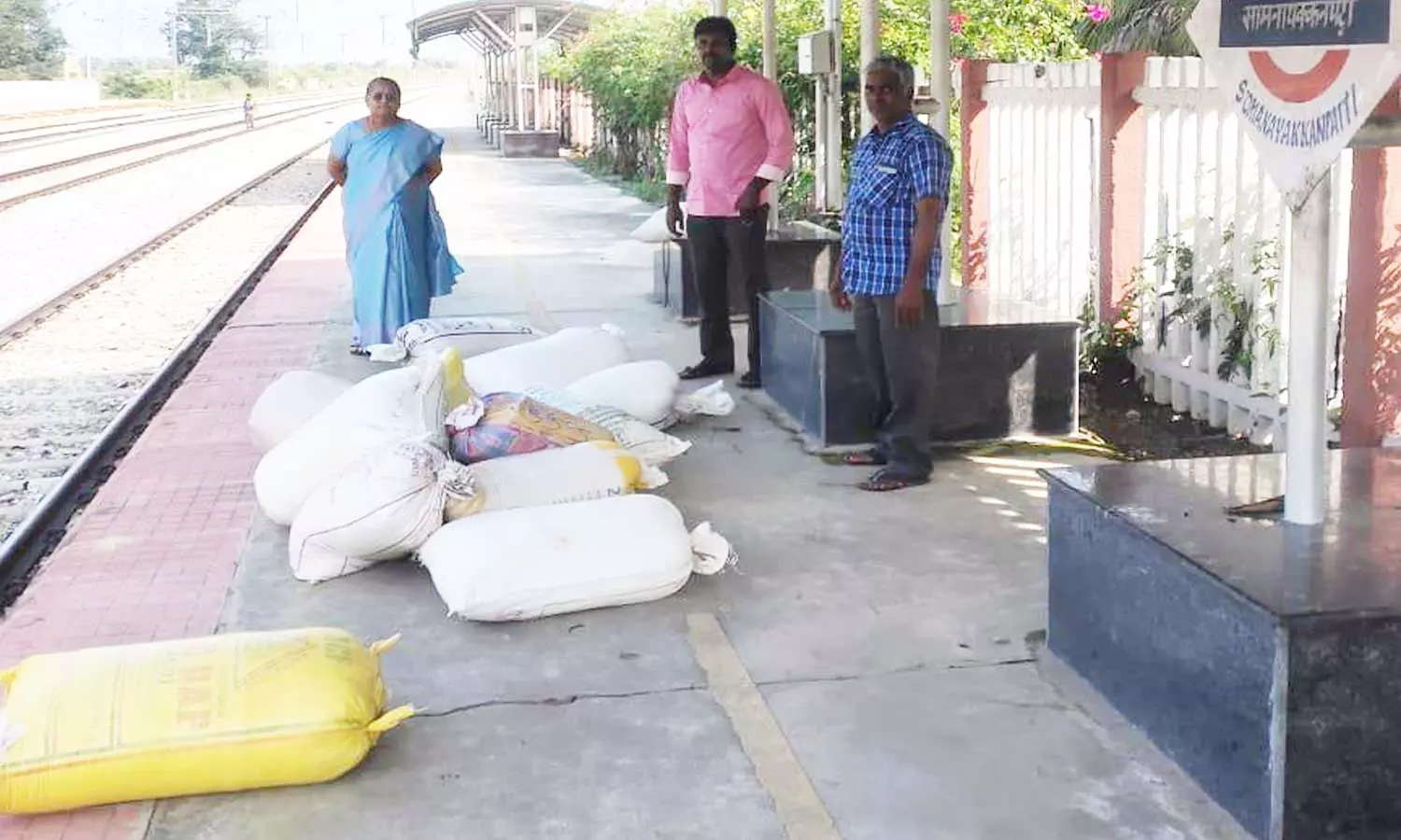 ரெயிலில் வெளி மாநிலத்திற்கு கடத்திய ரேசன் அரிசி பறிமுதல்