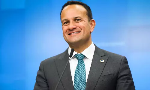 அயர்லாந்து பிரதமராக இந்திய வம்சாவளியை சேர்ந்தவர் மீண்டும் தேர்வு