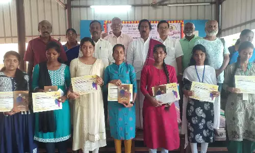 போட்டியில் வெற்றி பெற்ற மாணவர்களுக்கு பரிசு