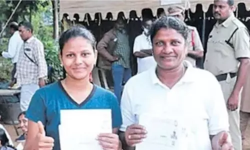 சப்-இன்ஸ்பெக்டர் தேர்வுக்கு மகளுடன் போட்டி போடும் தாய்