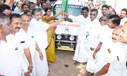 கடையநல்லூரில் காவா அறக்கட்டளை சார்பில் ஆம்புலன்ஸ்