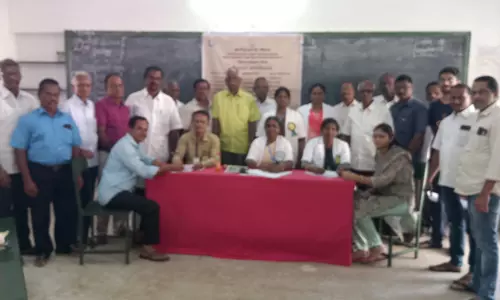 பரமத்தி வேலூரில் இலவச சித்த மருத்துவம், ரத்த தான முகாம்