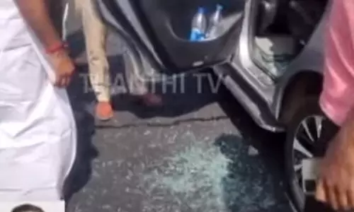 அதிமுக முன்னாள் அமைச்சர் எம்.ஆர். விஜயபாஸ்கர் வாகனம் மீது தாக்குதல்: வேட்பாளர் கடத்தல்