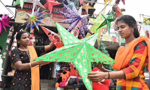 கிறிஸ்துமஸ் ஸ்டார் அலங்கார   பொருட்கள் விற்பனை தீவிரம்