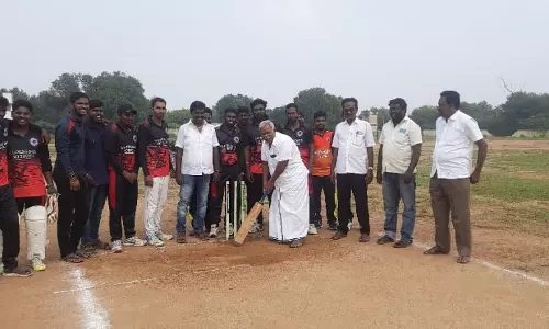 ஊசூரில் கிரிக்கெட் போட்டி