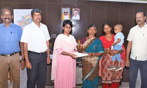 உயிரிழந்த விவசாயி குடும்பத்திற்கு ரூ.4 லட்சம்