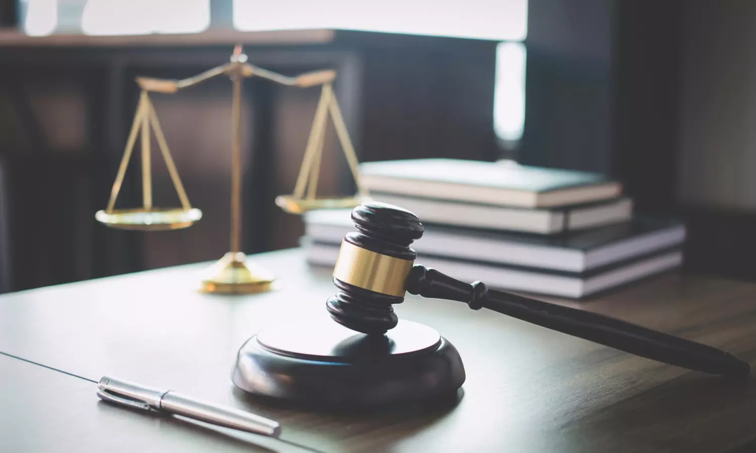 போலி சான்றிதழ் கொடுத்து 37 ஆண்டுகளாக பணியில் இருந்த அதிகாரி மீது வழக்கு