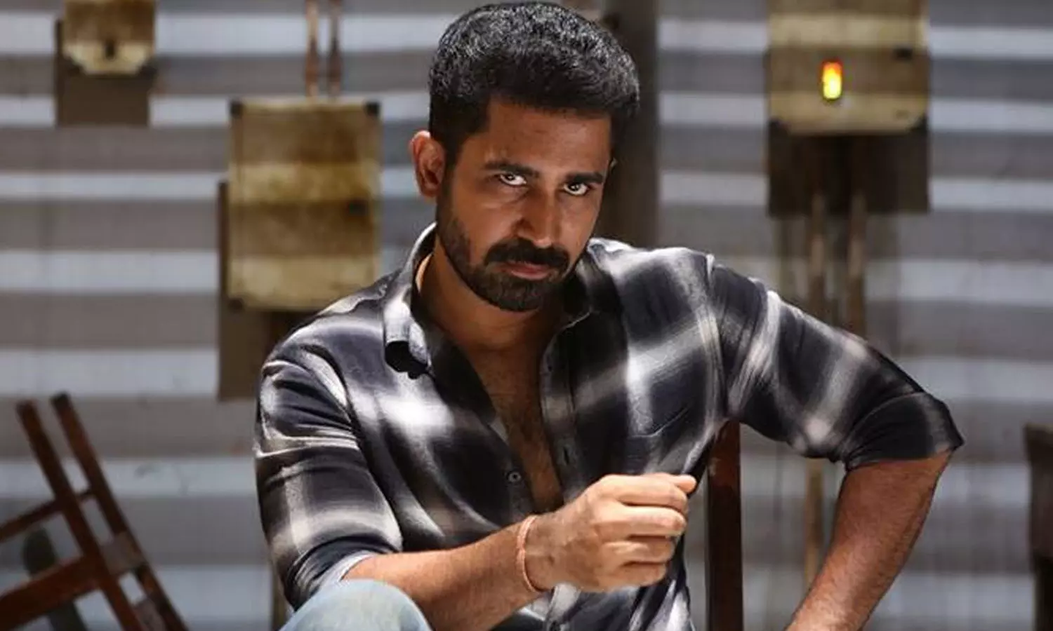 இவன் பிச்சைக்காரந்தான்னு சாதாரணமா நெனச்சியா??? விஜய் ஆண்டனி வைரல் பதிவு..