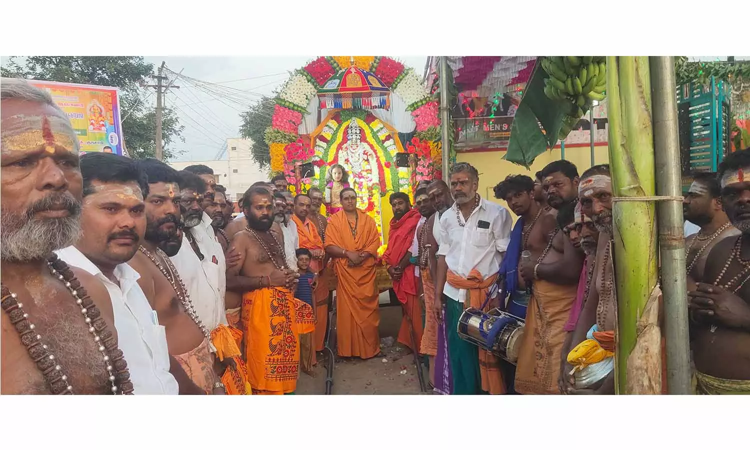 200 ஆண்டுகள் பழமை வாய்ந்த  கோவிலில் சிறப்பு மண்டல பூஜை