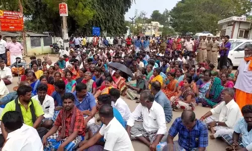 டாக்டர் உட்பட 3 பேர் பணியிட மாற்றம்