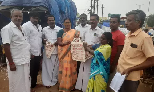 பொதுமக்களுக்கு விழிப்புணர்வு துணி பை