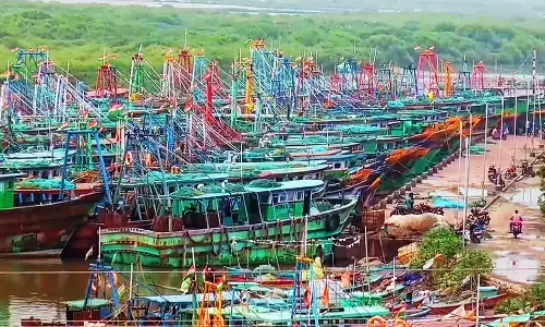 காற்றழுத்த தாழ்வு நிலை; நாகை மீனவர்கள் கடலுக்கு செல்லவில்லை