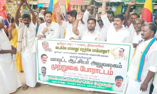 குவாரியில் அதிக மணல் எடுக்க எதிர்ப்பு தெரிவித்து முற்றுகை போராட்டம்