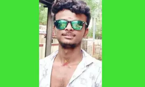 கார் மோதி மதுரை வாலிபர் பலி