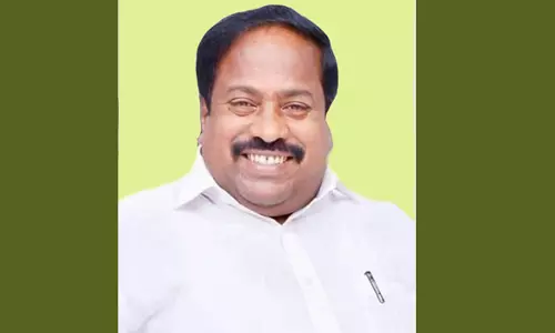 பெரியார்-எம்.ஜி.ஆர் சிலைகளுக்கு அ.தி.ம.மு.க. சார்பில் மரியாதை