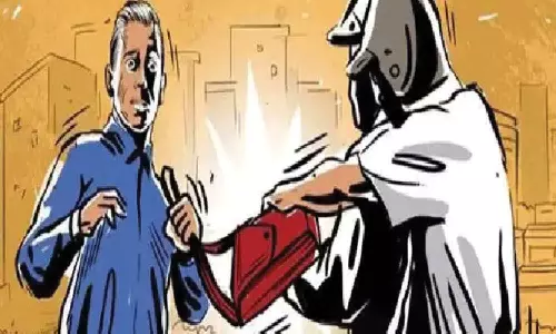 தனியார் நிறுவன ஊழியரை தாக்கி பணம் கொள்ளை