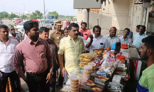 நெல்லை புதிய பஸ்நிலையத்தில் பயணிகளுக்கு விரைவில் ஓய்வறை- மேயர் சரவணன் பேட்டி