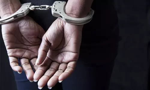 லாட்டரி சீட்டு விற்ற முதியவர் கைது