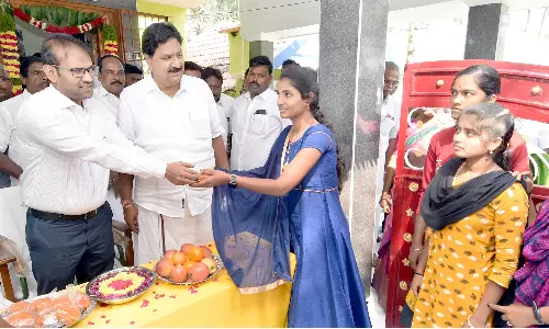 அங்கிநாயனப்பள்ளியில்  அரசு மாணவிகள் விடுதி  -கலெக்டர் திறந்து வைத்தார்