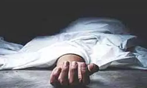 தனியார் கல்லூரி பேருந்து மோதி வாலிபர் பலி