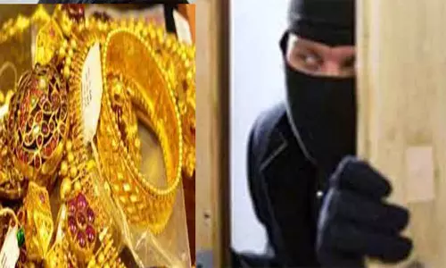 நர்சு வீட்டில் பணம் திருட்டு