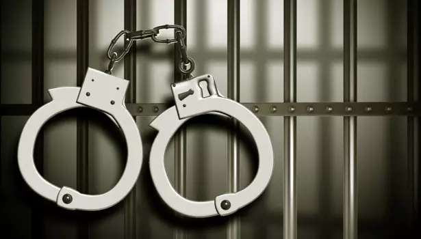 மோட்டார் சைக்கிள் திருடிய 3 பேர் கைது மோட்டார் சைக்கிள் திருடிய 3 பேர் கைது