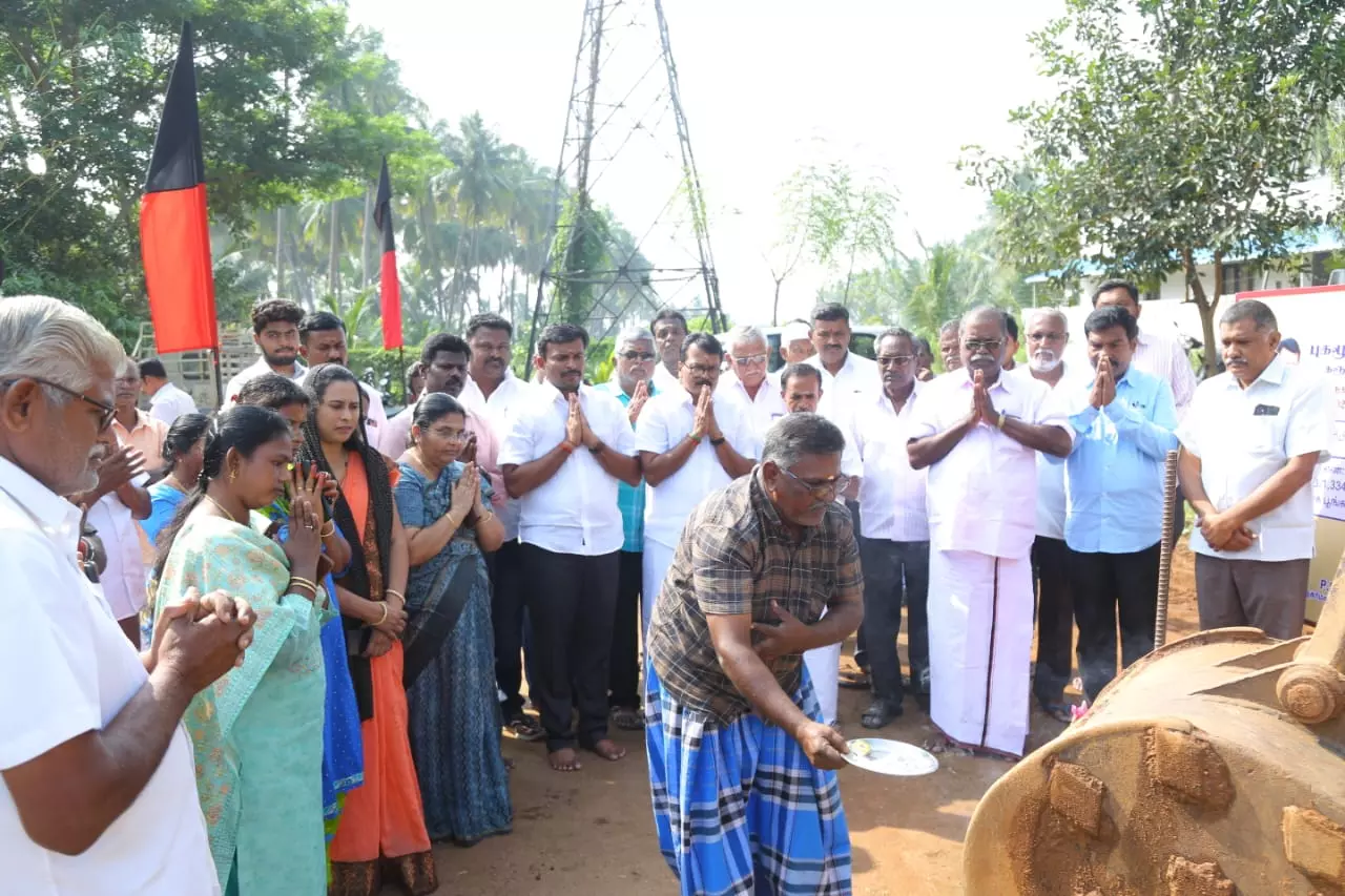 புகளூர் நகராட்சி பகுதிகளில் ரூ. 93 லட்சம் மதிப்பீட்டில் வளர்ச்சி திட்ட பணிகள்