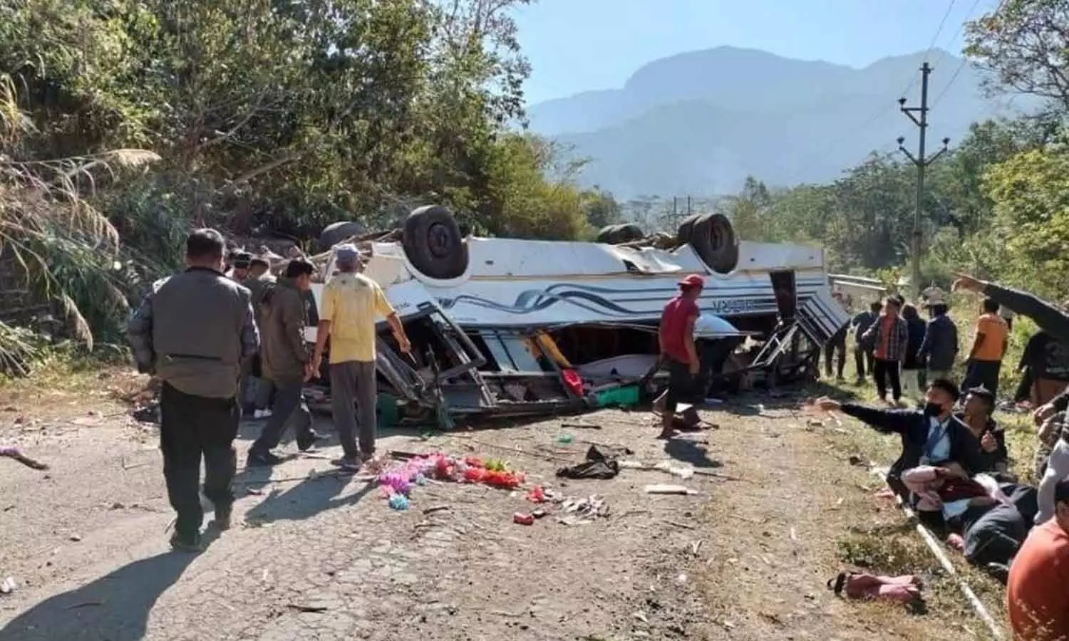 ஆய்வுச் சுற்றுலா சென்ற பள்ளி பேருந்து கவிழ்ந்து விபத்து- 5 மாணவர்கள் உயிரிழப்பு ஆய்வுச் சுற்றுலா சென்ற பள்ளி பேருந்து கவிழ்ந்து விபத்து- 5 மாணவர்கள் உயிரிழப்பு