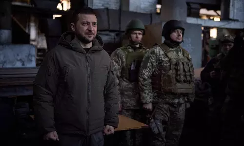 ரஷியா தாக்கிய பக்முத் நகரை பார்வையிட்டார் அதிபர் ஜெலன்ஸ்கி