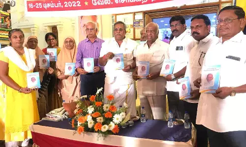 அப்துல் மஜீத் நினைவஞ்சலி புத்தகம்-சபாநாயகர் ஏம்பலம் செல்வம் வெளியிட்டார்