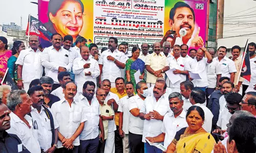 மின்கட்டணம், பால், சொத்துவரி உயர்வை கண்டித்து காஞ்சிபுரத்தில் அ.தி.மு.க.வினர் ஆர்ப்பாட்டம்