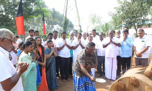 புகளூர் நகராட்சி பகுதிகளில் ரூ. 93 லட்சம் மதிப்பீட்டில் வளர்ச்சி திட்ட பணிகள்