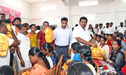 திருச்செந்தூரில் கர்ப்பிணி பெண்களுக்கு ஊட்டச்சத்து பெட்டகம்- அமைச்சர் அனிதா ராதாகிருஷ்ணன் வழங்கினார்