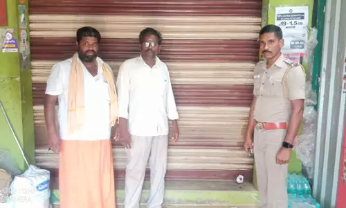 வடலூரில் புகையிலை பொருட்கள் விற்பனை செய்த 2 கடைகளுக்கு சீல்