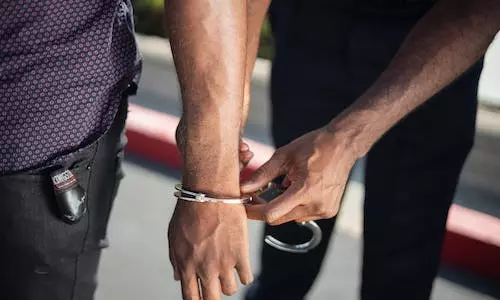 மது விற்ற வாலிபர் கைது