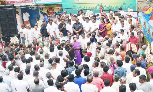 குடியாத்தத்தில் அ.தி.மு.க. கண்டன ஆர்ப்பாட்டம்