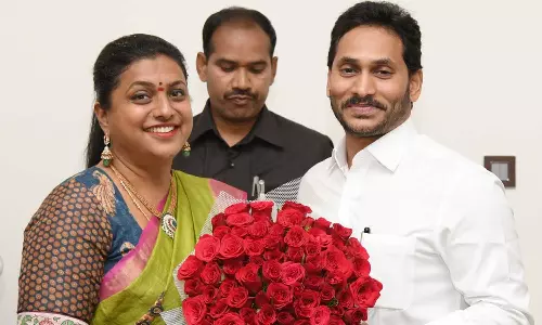 முதல்வர் ஜெகன் மோகன் ரெட்டிக்கு நேரில் வாழ்த்து தெரிவித்த ரோஜா