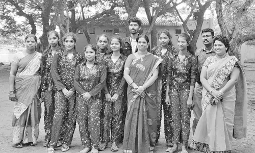 திருவள்ளூர் மாவட்ட கலைப்போட்டியில் கண்ணப்பசாமி நகர் அரசு பள்ளி மாணவிகள் சாதனை