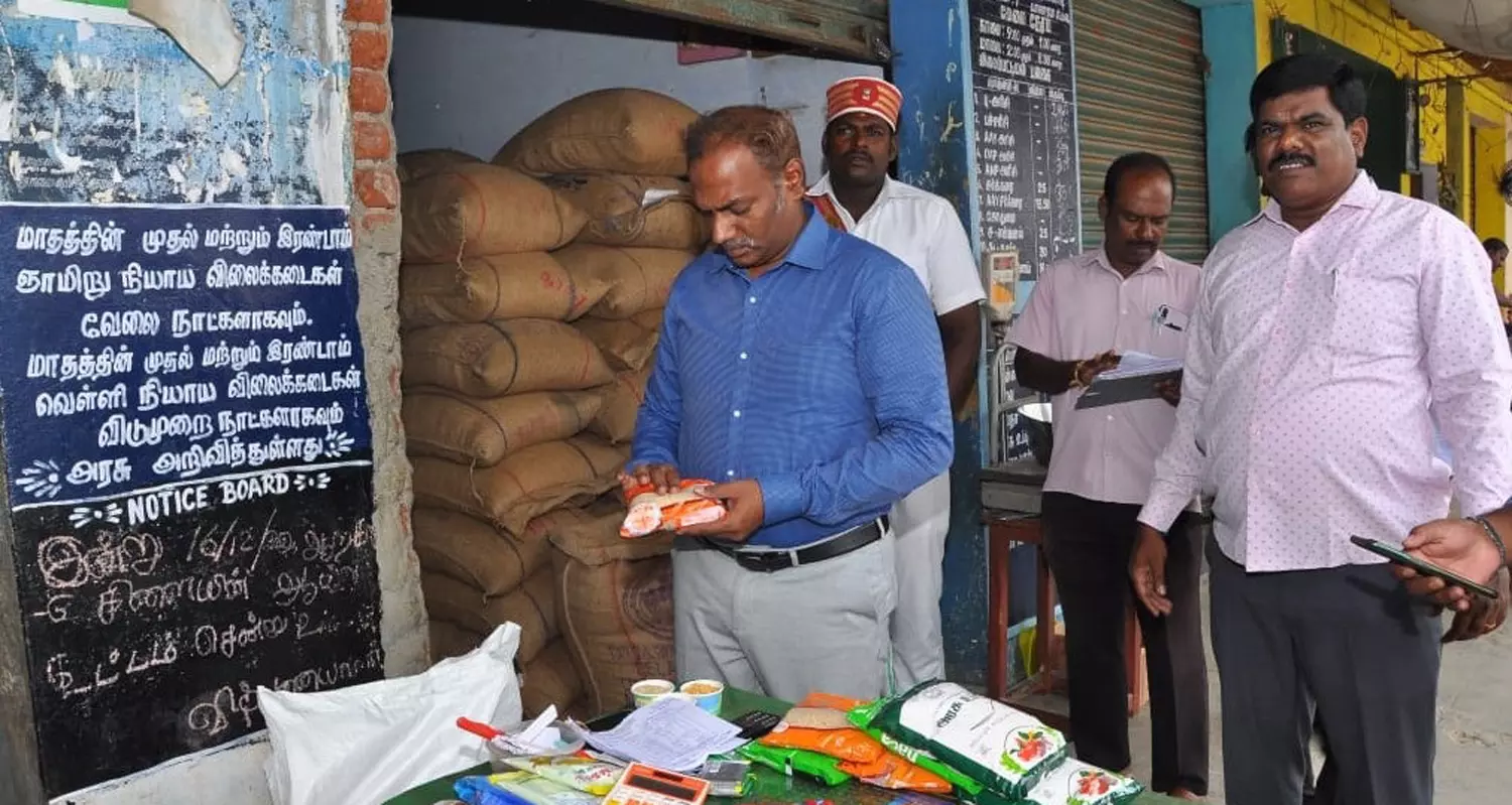 ரேசன் கடைகளில் கலெக்டர் திடீர் ஆய்வு