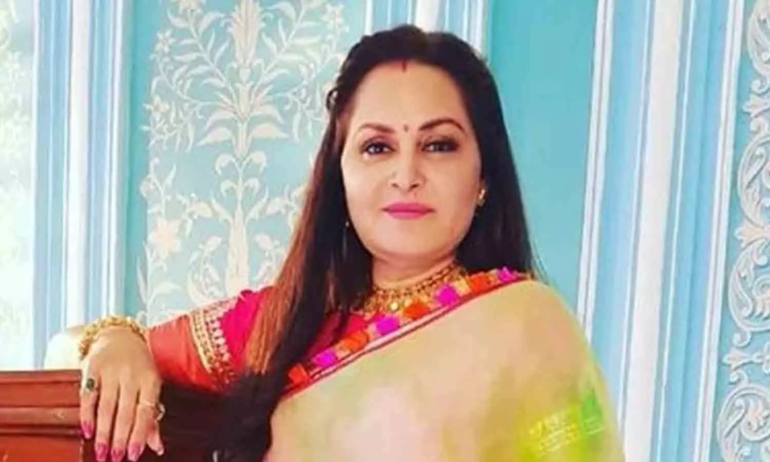 பிரபல நடிகைக்கு பிடிவாரண்ட்.. நீதிமன்றம் அதிரடி பிரபல நடிகைக்கு பிடிவாரண்ட்.. நீதிமன்றம் அதிரடி