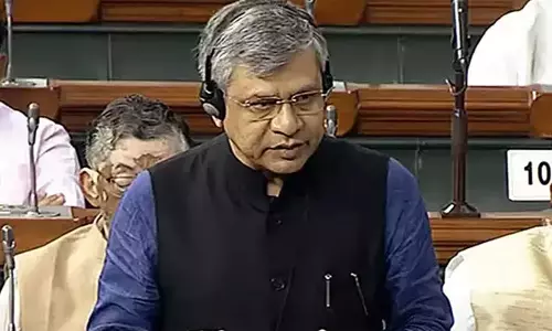 80 சதவீத ரெயில் டிக்கெட்டுகள் ஆன்லைனில் முன்பதிவு: மத்திய மந்திரி தகவல்